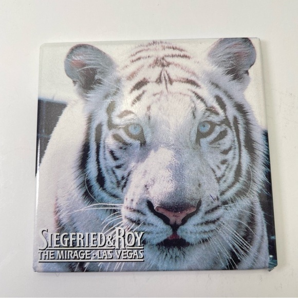 Siegfried & Roy White Tiger Fridge Magnet - Picture 3 of 7